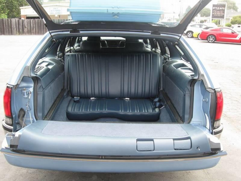 Illustration for article titled At $25,000, Could This Custom 1992 Buick Roadmaster Limo Get You to Go Long?